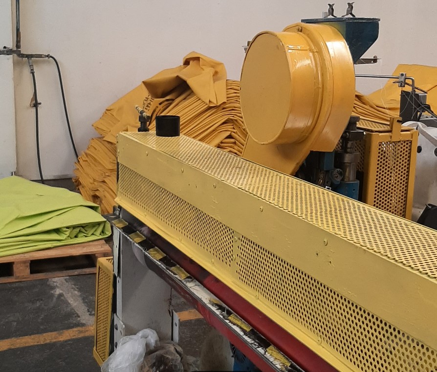 Guarda de seguridad perforada instalada en equipo de planta metalúrgica minera